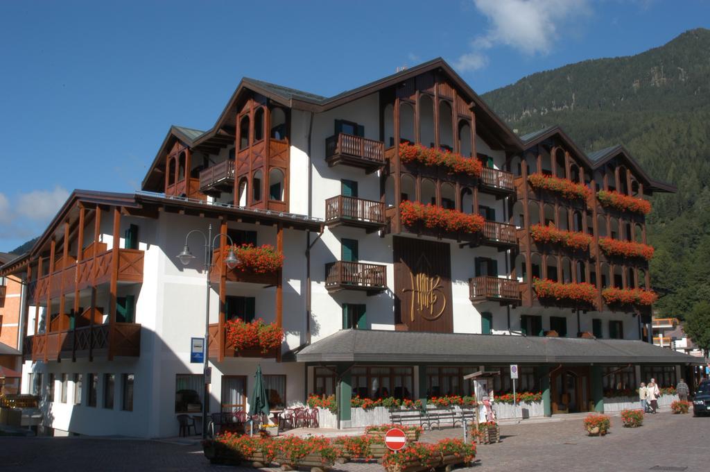 Hotel Isolabella Wellness Fiera Di Primiero Eksteriør bilde