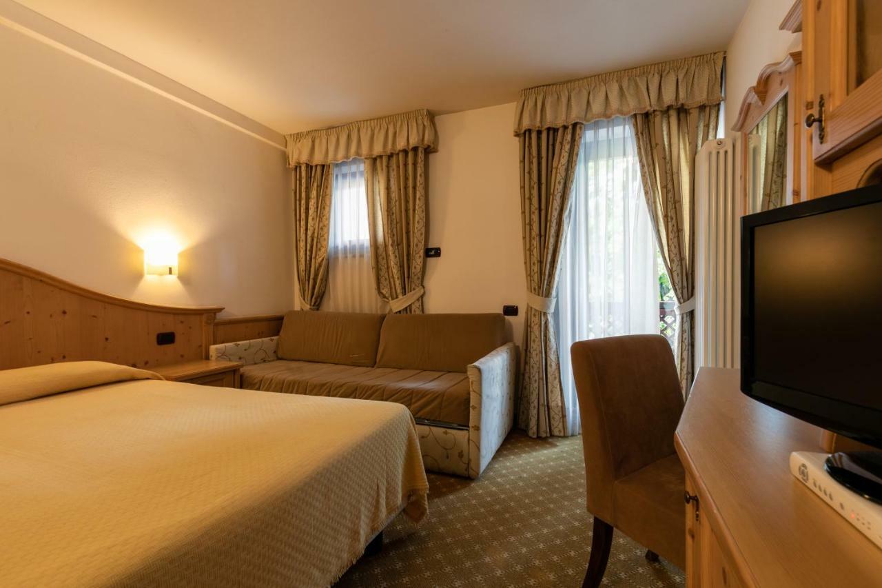 Hotel Isolabella Wellness Fiera Di Primiero Eksteriør bilde